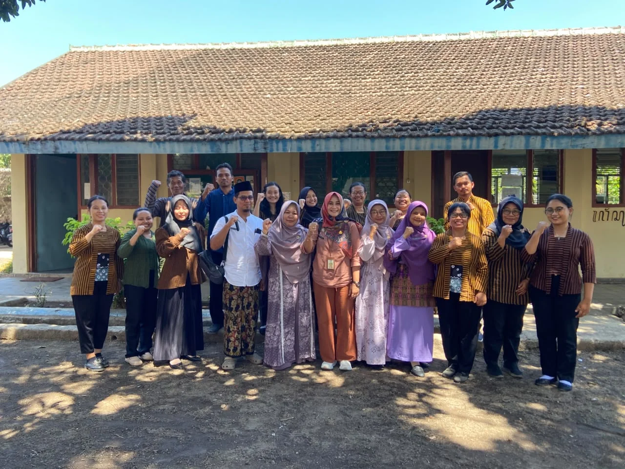 Visitasi Tim Penilaian Sekolah Bermutu: Praktik Baik Pembuatan Kompos dari Daun Kering